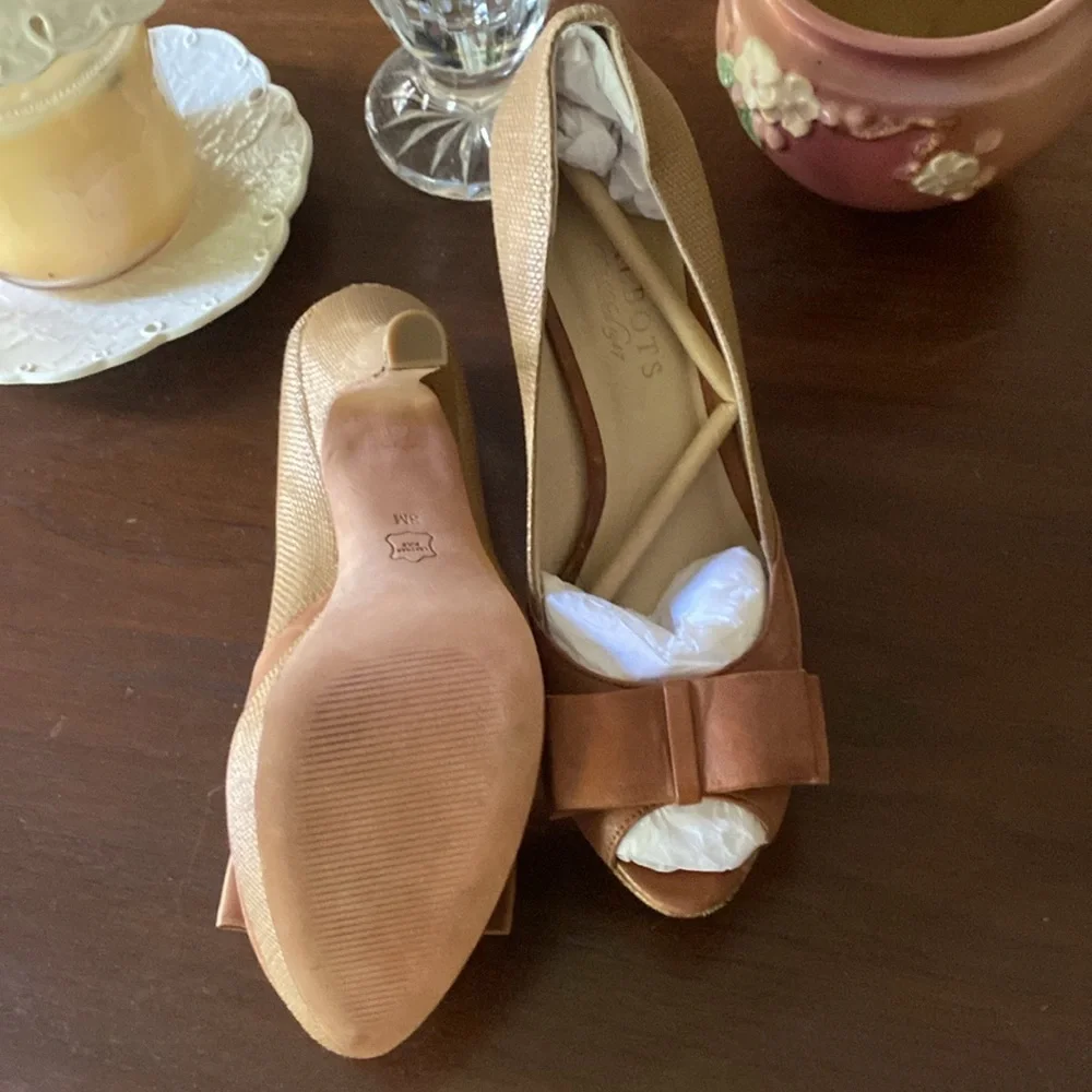 Talbots spring / summer heels. A must have! - Picture 3 of 4